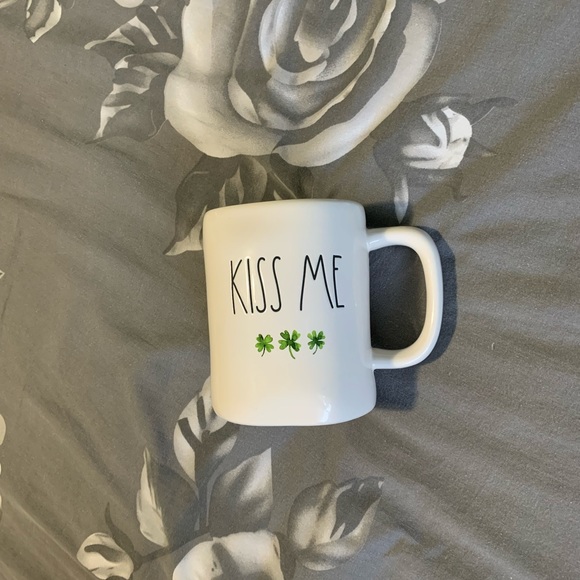 🍀Rae Dunn KISS ME🍀 - Picture 2 of 5